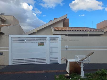 Casa-Térrea em Vila Planalto