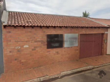 Casa-Térrea em Aero Rancho