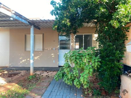 Casa-Térrea-Condomínio em Jardim Parati