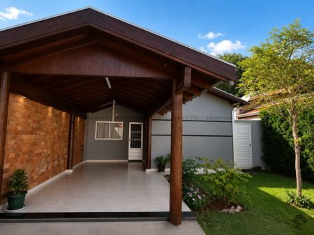 Casa-Térrea-Condomínio em Jardim Parati II