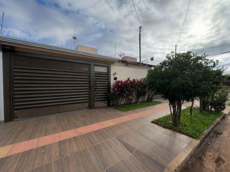 Casa-Térrea em Jardim Presidente