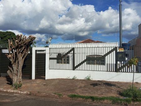 Casa-Térrea em Taquarussú