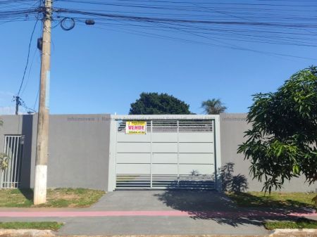 Casa-Térrea em Vila Danúbio Azul