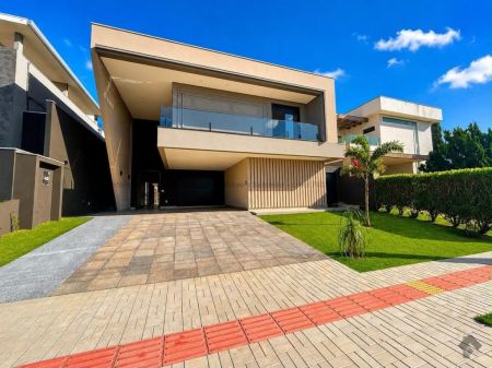 Sobrado-Condomínio em Residencial Alphaville