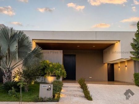 Casa-Térrea-Condomínio em Pq. Residencial Damha III