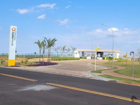 Terreno-Condomínio em Terras Alpha