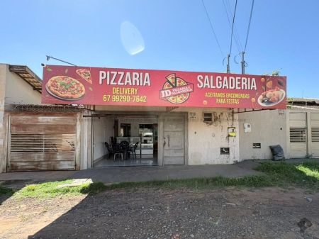 Casa Comercial em Jardim Canguru