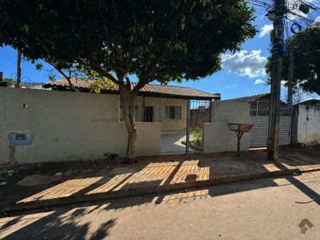 Casa-Térrea em Aero Rancho