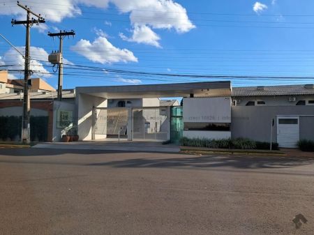 Sobrado-Condomínio em Chácara Cachoeira