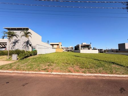 Terreno-Condomínio em Residencial Shalom