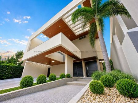 Sobrado-Condomínio em Pq. Residencial Damha III