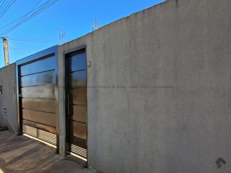 Casa-Térrea em Aero Rancho