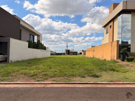 Terreno-Condomínio em Residencial Shalom