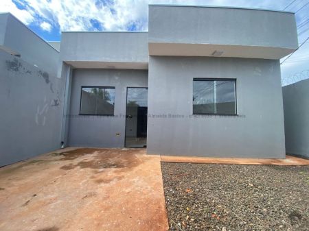 Casa-Térrea em Aero Rancho