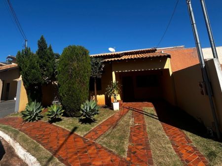 Casa-Térrea-Condomínio em Estrela do Sul