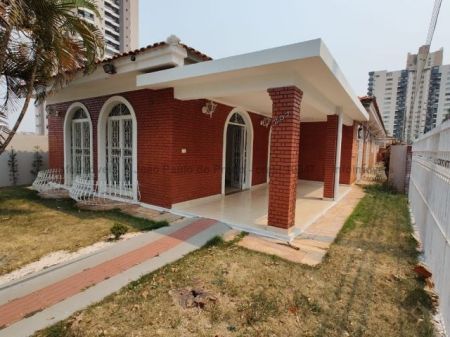 Casa-Térrea em Centro