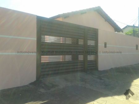 Casa-Térrea em Jardim TV Morena