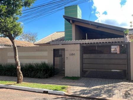 Casa-Térrea em Jardim São Lourenço
