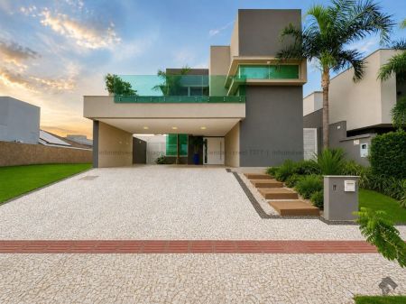 Sobrado-Condomínio em Pq. Residencial Damha III