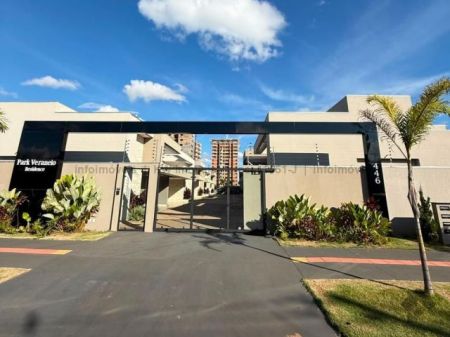 Casa-Térrea-Condomínio em Jardim Veraneio