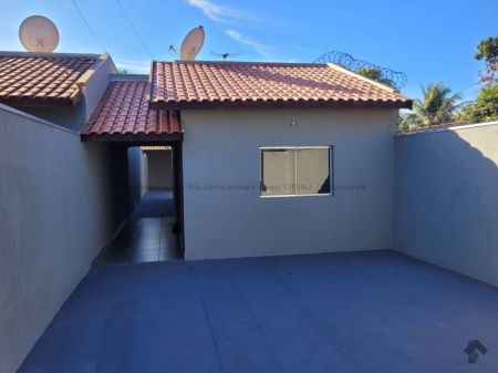 Casa-Térrea em Aero Rancho