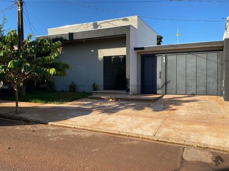 Casa Comercial em Jardim Climax
