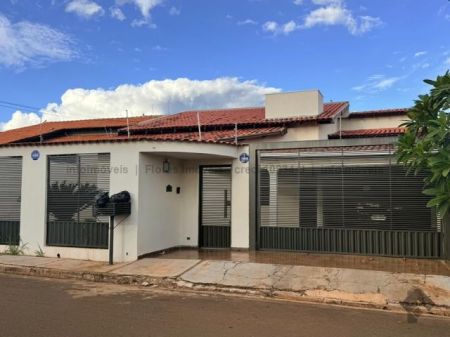 Casa-Térrea em Vila Santa Luiza