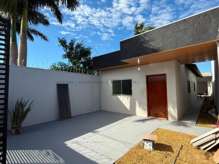 Casa-Térrea em Vila Aimoré