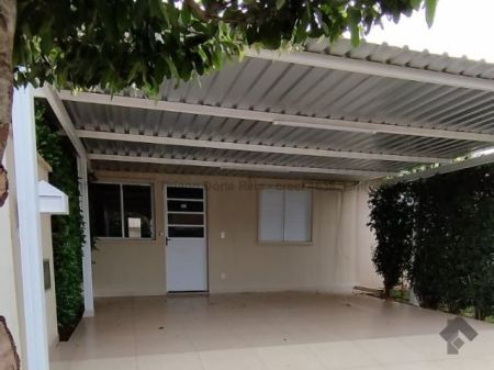 Casa-Térrea-Condomínio em Jardim Parati