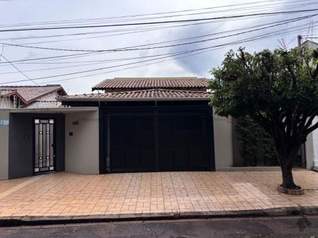 Casa-Térrea em Vila Vilas Boas