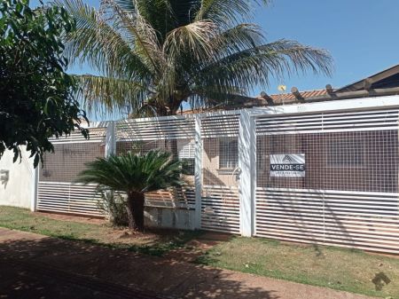 Casa-Térrea em Vila Santa Luzia