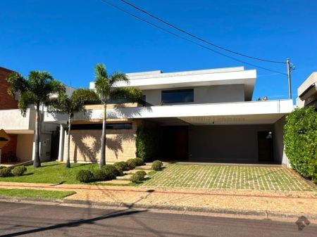 Sobrado-Condomínio em Pq. Residencial Damha II