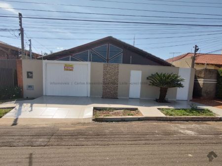 Casa-Térrea em Vila Vilas Boas