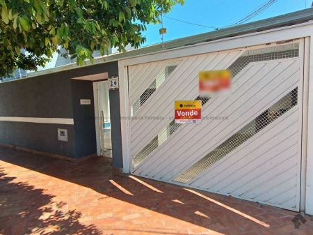 Casa-Térrea em Arnaldo Estevão de Figueiredo