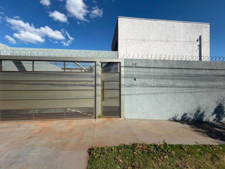 Casa-Térrea em Monte Castelo