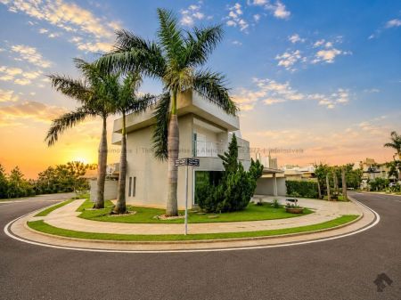 Sobrado-Condomínio em Pq. Residencial Damha III