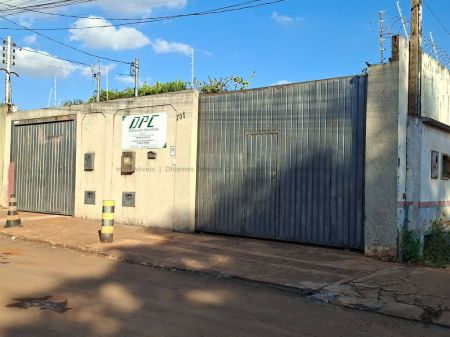 Casa Comercial em Vila Eliane