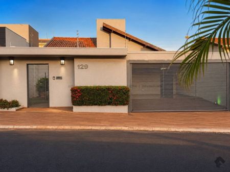 Casa-Térrea em Vila Vilas Boas