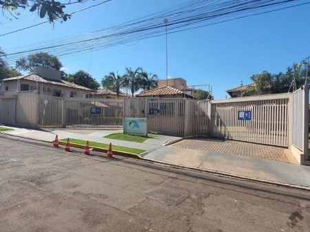 Sobrado-Condomínio em Tayamã Park