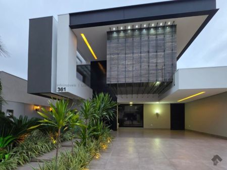 Sobrado-Condomínio em Residencial Alphaville III