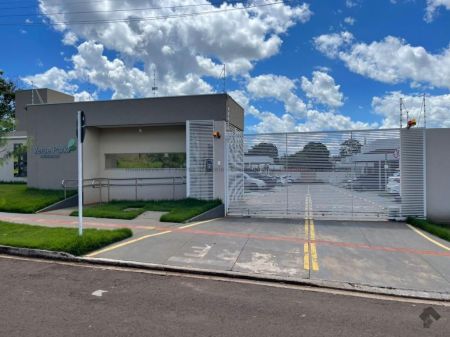 Casa-Térrea-Condomínio em Seminário