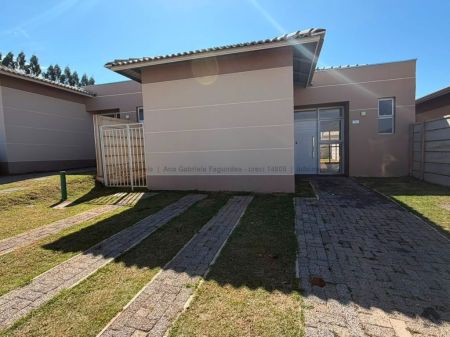 Casa-Térrea-Condomínio em Novos Estados