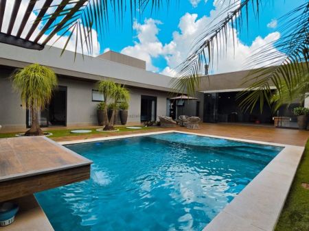 Casa-Térrea-Condomínio em Pq. Residencial Damha III