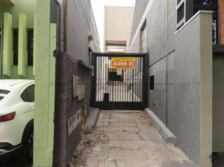 Casa-Térrea-Condomínio em Centro