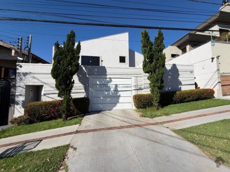 Sobrado em Jardim Guarujá