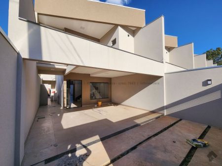 Sobrado-Condomínio em Vila Donária