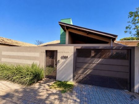 Casa-Térrea em Jardim São Lourenço