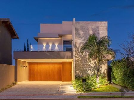 Sobrado-Condomínio em Pq. Residencial Damha IV