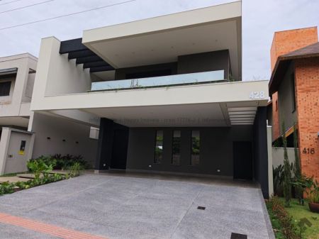 Sobrado-Condomínio em Pq. Residencial Damha IV
