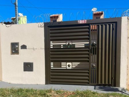 Casa-Térrea em Jardim Los Angeles